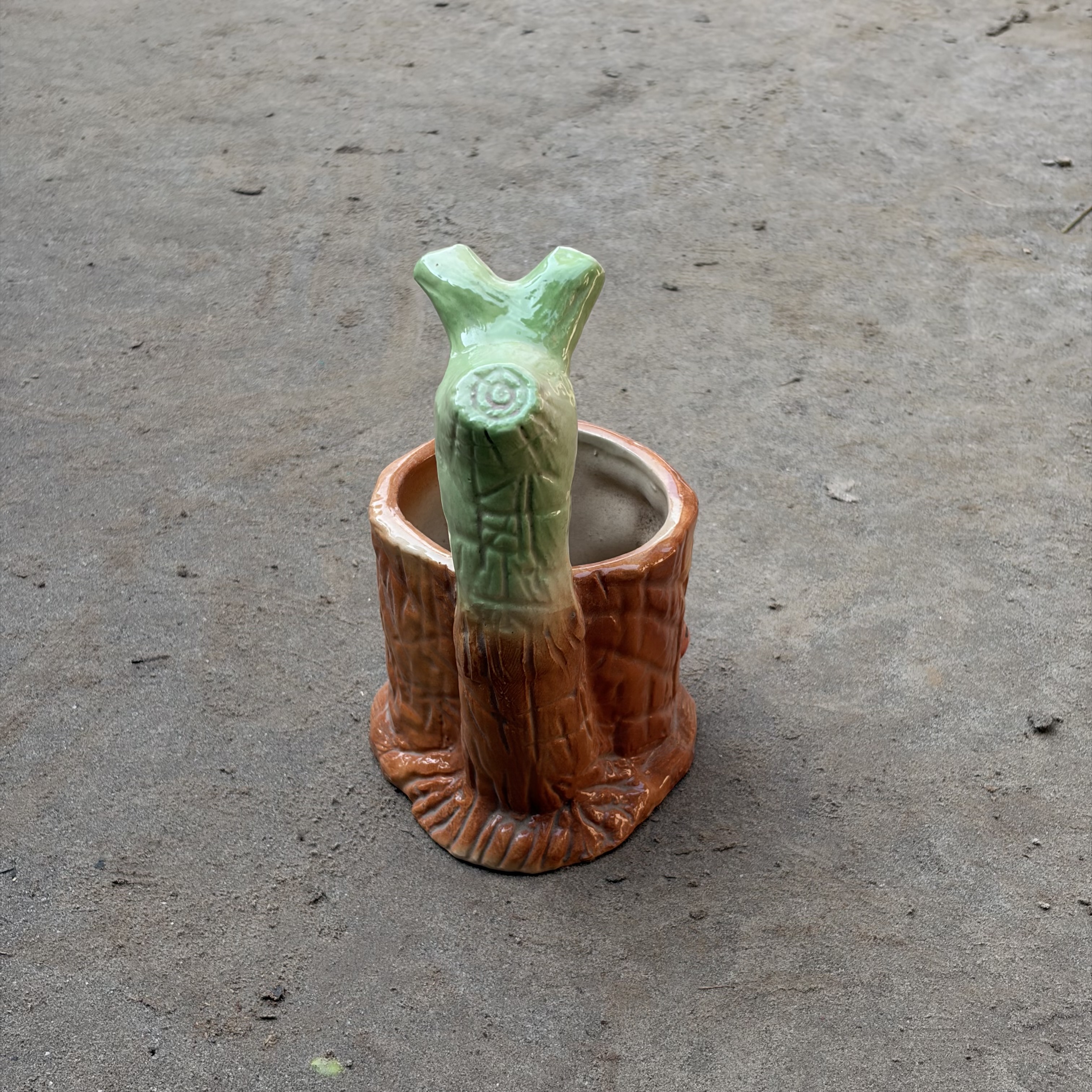 Snail ceramic pot